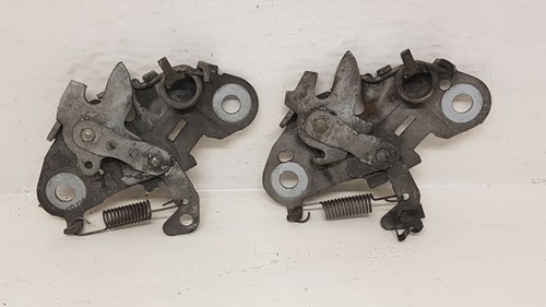 Système attache capot moteur