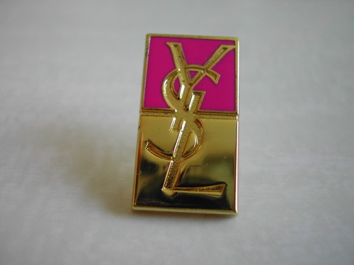 Rare pin doré - pin's, yves