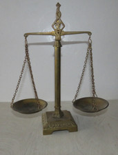 ANCIENNE BALANCE DE JUSTICE, TREBUCHET, APOTHICAIRE EN LAITON