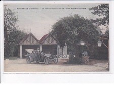 AUBERVILLE: un coin du garage de la ferme marie-antoinette, automobile - très