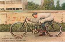 CP THOMAS SUR MOTOCYCLETTE