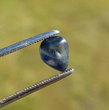 Saphir bleu brut de Madagascar