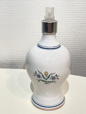 Ancien Flacon Rechargeable Spray Désodorisant Intérieur En Porcelaine Moustier. 