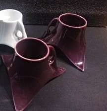 2 tasses TRIPODEs porcelaine