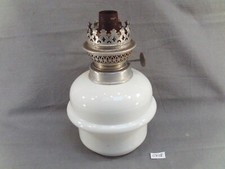 18ancienne lampe à pétrole en opaline blanche H: 19,5 cm bec de 14 " (CY20)