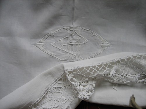 Broderie ancienne haut - , de