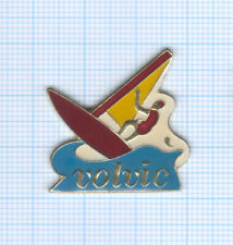 Pin’s Volvic eau minérale la planche à voile