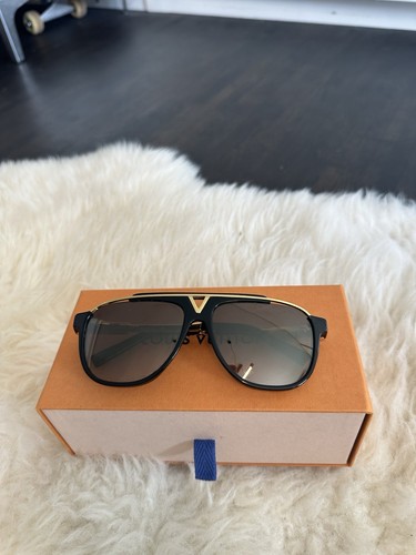 Louis vuitton evidence - -,