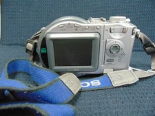 SONY CD MAVICA MVC-CD300 3.3 MEGAPIXEL 6X ZOOM CAMERA PREOWNED *AS IS*