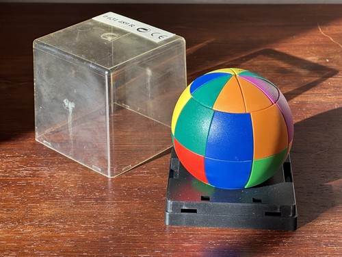 Rare rubik cube masterball - rubik's,