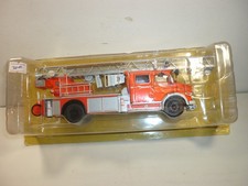 1/43 IXO POMPIER MERCEDES