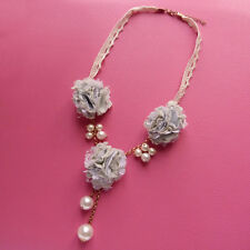 Collier court doré dentelle écru fleurs bleu shabby chic perles nacrées blanche