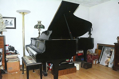 Yamaha grand piano - grand,