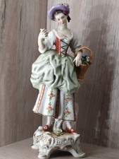 ANCIENNE PORCELAINE  CAPODIMONTE Élégante ROMANTIQUE , N Couronné 