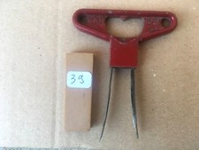 (n°39) ANCIEN TIRE BOUCHON  