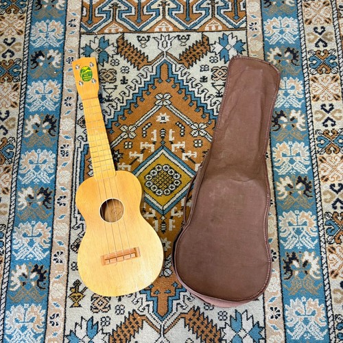 Vintage hilo hawaiian ukulele - vintage,
