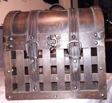 Malle / coffret en cuir et bois ,ajouré, très bon état, déco ou panier cadeau !!