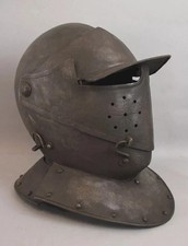 Ancien casque siècle forgé