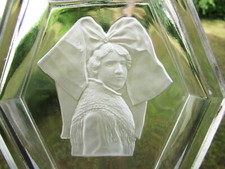 Art Déco superbe cendrier vide-poche alsacienne en costume Strasbourg Alsace.