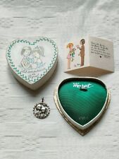 Bijou ancien : médaille , pendentif , Amoureux de Peynet , écrin , boîte.