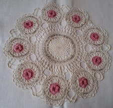 ANCIEN NAPPERON fait main-crochet diamètre 26 cm