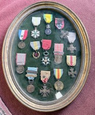 MILITARIA CADRE MEDAILLES