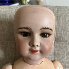 SUPERBE ET GRANDE POUPÉE