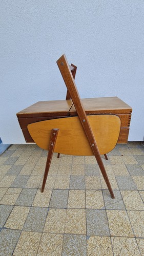 Ancienne travailleuse boite - , à