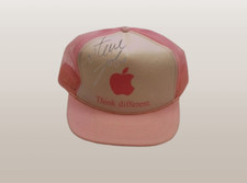 Steve jobs autographe sur casquette Apple  1998
