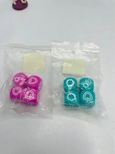 4 dés roses + 4 dés