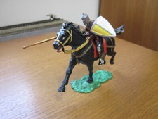 HAUSSER ELASTOLIN MOYEN AGE 8855 CHEVALIER CAVALIER AVEC LANCE TRES BEL ETAT 