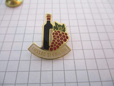 WINE FRANCE - LUSSAC SAINT EMILION - RARE VINTAGE PIN - PRIVATE COLLECTION - us6