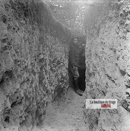 Poilu dans boyau guerre - dans, un