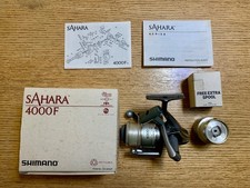MOULINET SHIMANO - SAHARA 4000F - ANCIEN MODÈLE - 2 BOBINES ALU ET BOÎTE - TBE