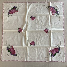 Nappe florale avec broderie  85 x 85 cm en coton