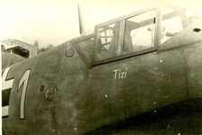 WW2..Avant d’un avion chasseur monomoteur dit Messerschmitt Bf 109 ( TIZI )