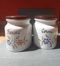 Pots à farine et cornichons /