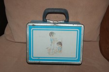 Ancienne valisette pour poupée , jouet ancien, idylle Artena 1981