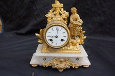 ANCIENNE PENDULE EN ALBATRE ET BRONZE DORÉ (NAPOLÉON III) JEUNE FILLE AU PANIER