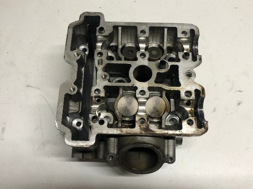 Une culasse incomplete suzuki - une,