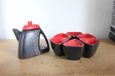 Service à café/thé Céramique émaillée rouge et noire XXème siècle