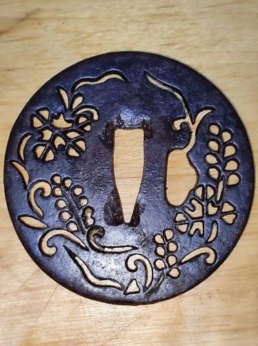 Tsuba sukashi décor - sukashi,