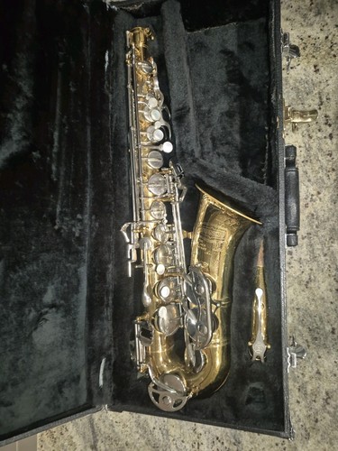 Bundy alto saxophone 24031 - alto, #24031
