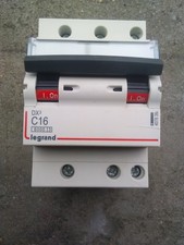 Disjoncteur tri poles c16 - 3,