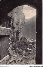 AEXP6-48-0541 - POUGNADOIRE - entrée de la première enceinte de la maison