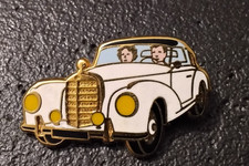 Pins Automobile A . Bertrand Mercedes Benz blanche cabriolet  1954 A300S (1503)