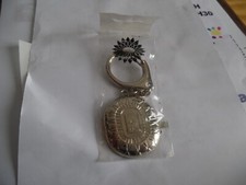 1 porte clés football rugby stade de France Neuf en sachet