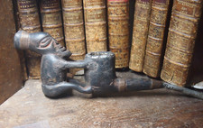 grosse pipe antique Pipe africaine en bois  sculpté