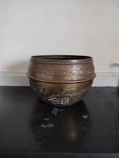 Cache pot en métal décor