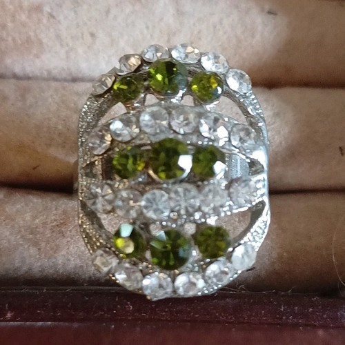 Bague sertie cocktail ovale